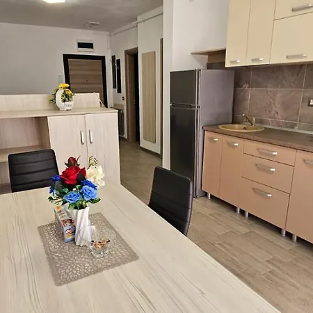 아파트 Azizi Beachfront & Langa Plaja