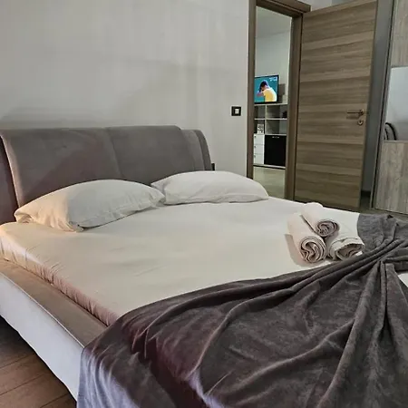 아파트 Azizi Beachfront & Langa Plaja Năvodari