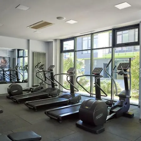 아파트 Azizi Beachfront & Langa Plaja