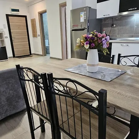 아파트 Azizi Beachfront & Langa Plaja *