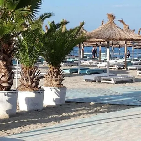 Azizi Beachfront & Langa Plaja