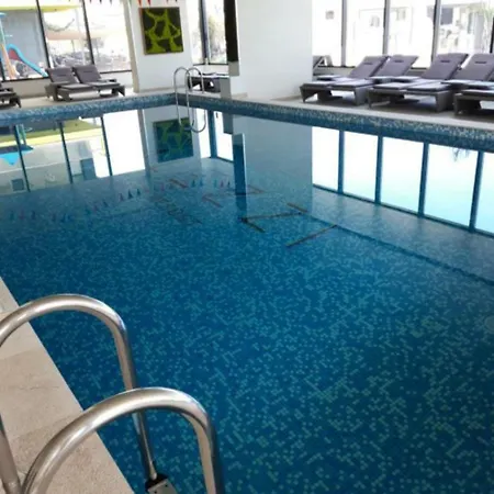 아파트 Azizi Beachfront & Langa Plaja *
