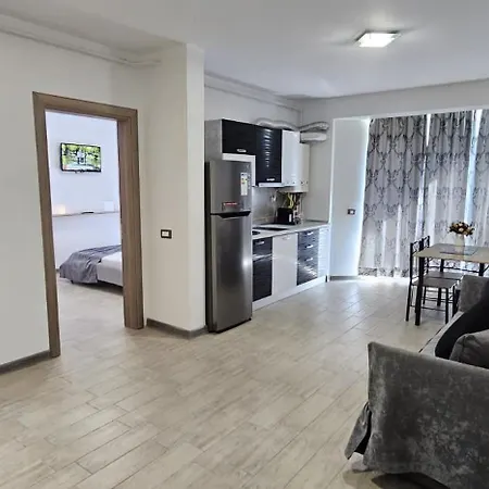 아파트 Azizi Beachfront & Langa Plaja *